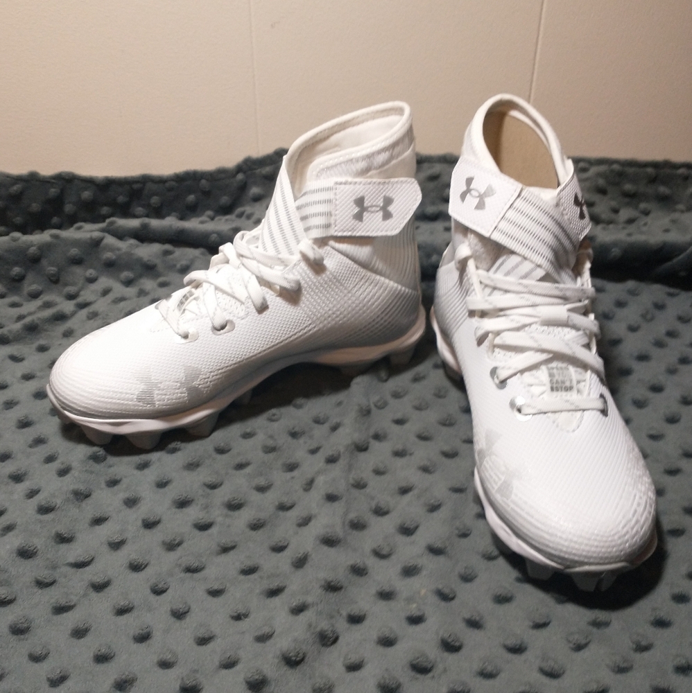 NWOB UA Highlight Franchise GS (3023724-102) Football Cleats - Size 3.5Y